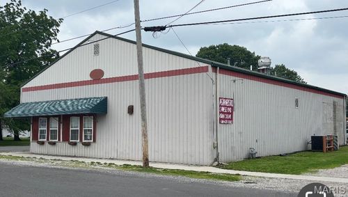 423 W Henry St, Staunton, IL, 62088-1822 | Card Image