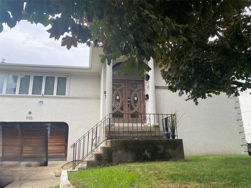988 Westwood Rd, Woodmere, NY, 11598-1123 | Card Image