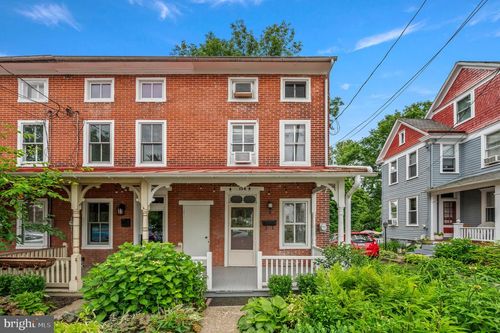 124 E Oakland Ave, DOYLESTOWN, PA, 18901-4611 | Card Image