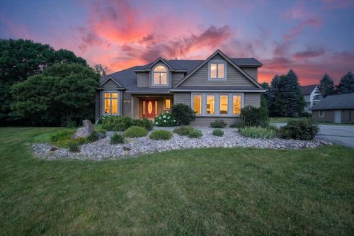 9236 Stoneyfield Ct, Dexter, MI, 48130-8546 | Card Image