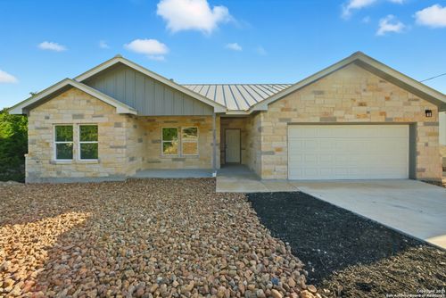 207 Deer Oaks Dr, Lakehills, TX, 78063-6282 | Card Image