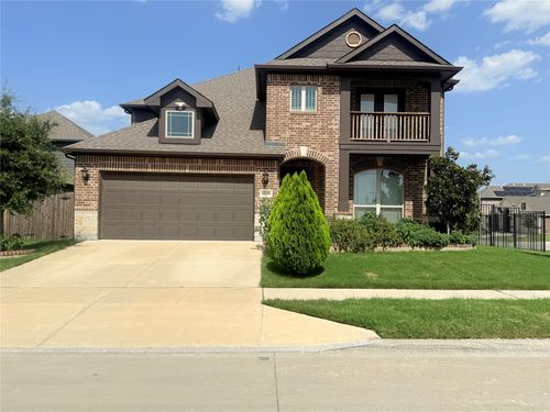 10000 White Pine Dr, Fort Worth, TX, 76131-3230 | Card Image