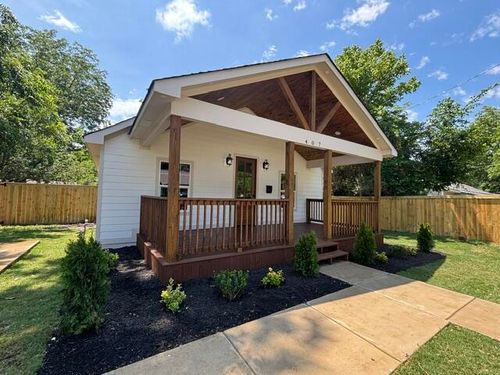407 Lilac St, Corinth, MS, 38834-5215 | Card Image
