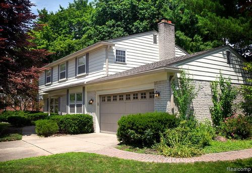17262 Bell Creek Ln, Livonia, MI, 48152-3289 | Card Image