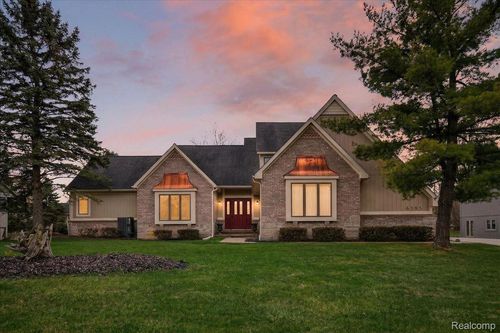 6595 Deer Ridge Dr, Clarkston, MI, 48348-2805 | Card Image