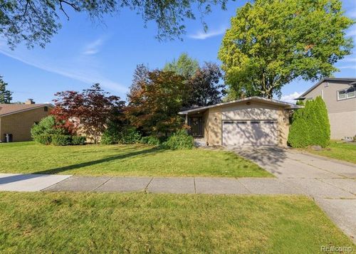 10078 Kolb Ave, Allen Park, MI, 48101-1232 | Card Image