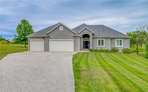 13833 Woodend Road, Bonner Springs, KS, 66012 | Card Image