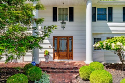 121 Constitution Dr, Orangeburg, NY, 10962-2730 | Card Image