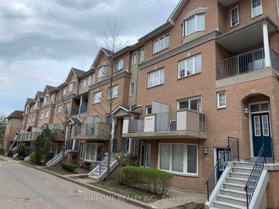 1530 - 28 Sommerset Way, Condo with 3 bedrooms, 3 bathrooms and 1 parking in North York ON | Image 1