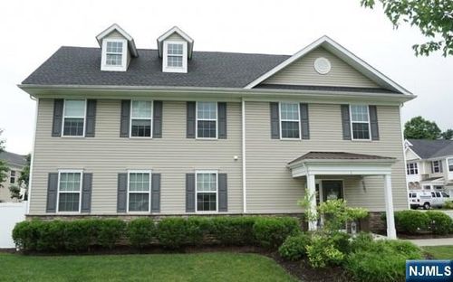 1 Burdett Ln, Verona, NJ, 07044-3201 | Card Image