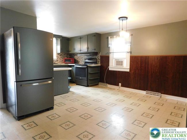 2012 State St, House other with 3 bedrooms, 1 bathrooms and null parking in Alburtis PA | Image 11