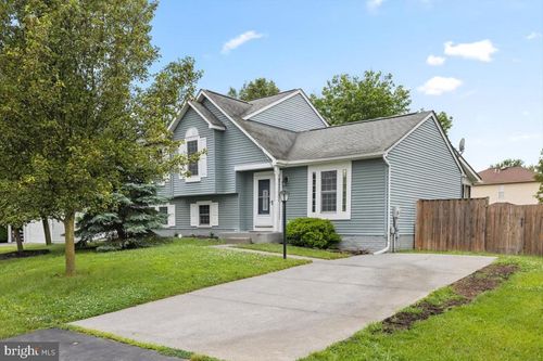 111 Fairfax Dr, STEPHENS CITY, VA, 22655-4028 | Card Image