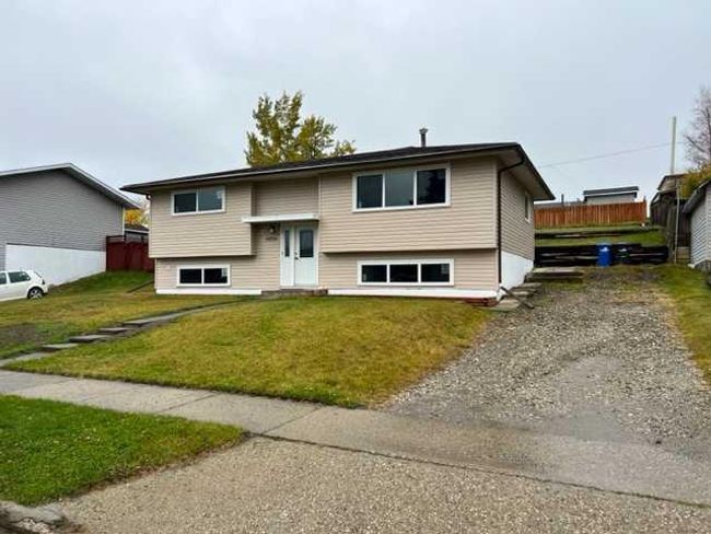10250 97 Avenue, Home with 3 bedrooms, 2 bathrooms and 2 parking in Grande Cache AB | Image 20