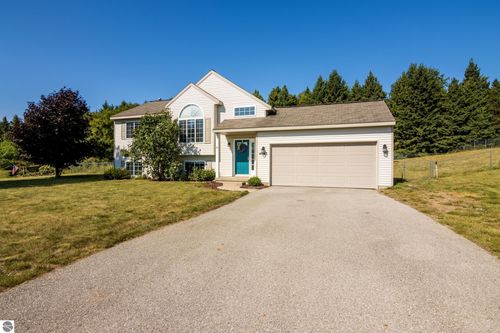 4643 Rokos Ct, Traverse City, MI, 49685-6871 | Card Image