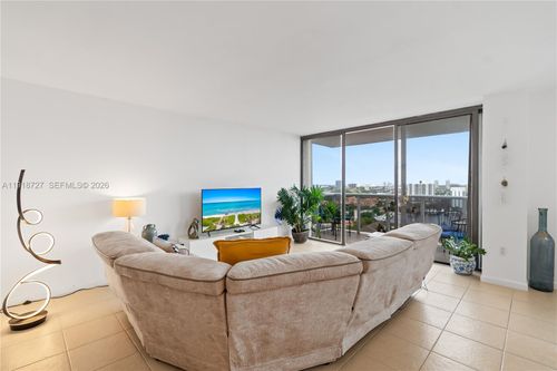 2201-3675 N Country Club Dr, Aventura, FL, 33180-1709 | Card Image