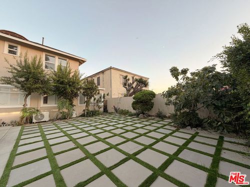 942 S Bronson Ave, Los Angeles, CA, 90019-1935 | Card Image