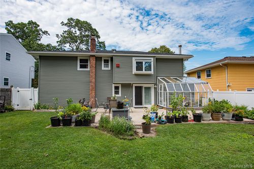 38 E 21st Street, Huntington, NY, 11746 | Card Image