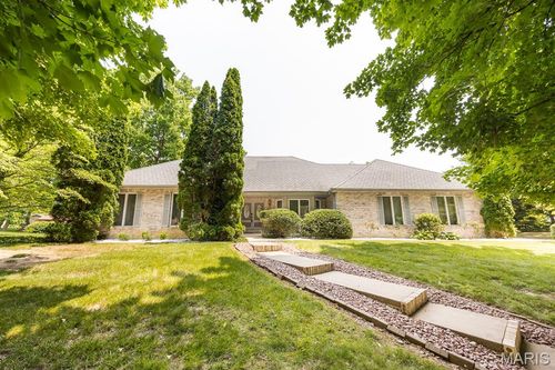105 Piney Woods Dr, Swansea, IL, 62226-2337 | Card Image