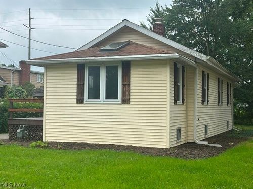 18061 Derr Ave, Beloit, OH, 44609-9551 | Card Image