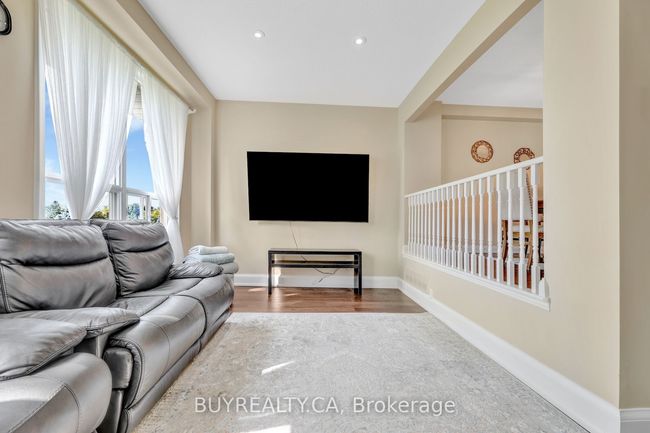 72B - 104 Poplar Cres, House attached with 4 bedrooms, 2 bathrooms and 2 parking in Aurora ON | Image 11