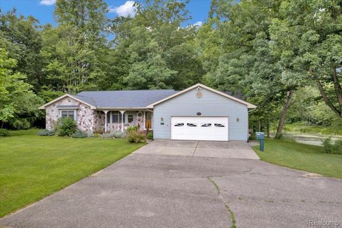 1829 Farnsworth Rd, Lapeer, MI, 48446-8601 | Card Image