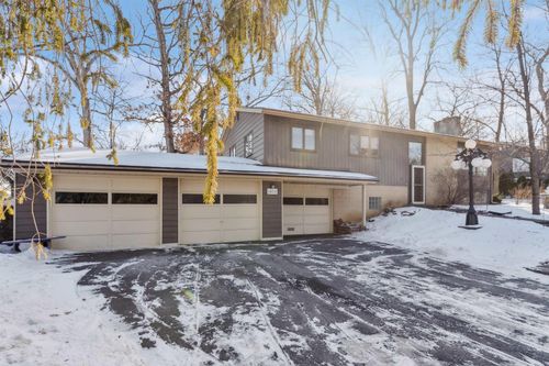 1424 W Ridgewood Dr, Cedar Falls, IA, 50613-4548 | Card Image