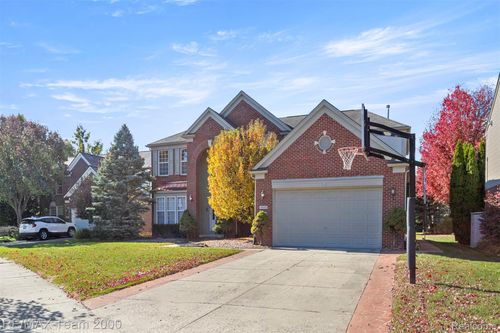 34495 Orsini Dr, Sterling Heights, MI, 48312-5774 | Card Image