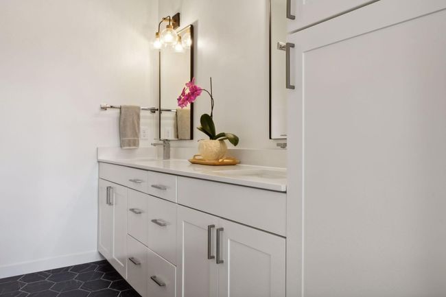 Primary bath | Image 11