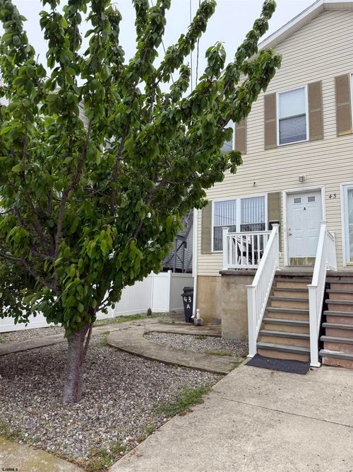 43 N Trenton Ave, Atlantic City, NJ, 08401-3522 | Card Image