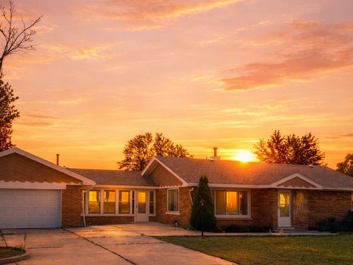 9405 S 76th Ct, Hickory Hills, IL, 60457-2118 | Card Image