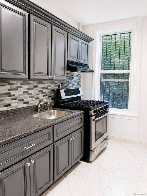 1-206 Hoyt Street, New York, NY, 11217 | Card Image