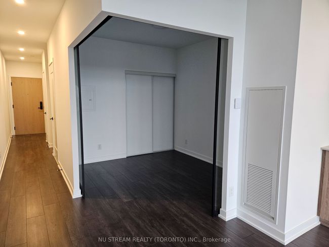 906 - 5 Defries St, Condo with 2 bedrooms, 1 bathrooms and null parking in Toronto ON | Image 5