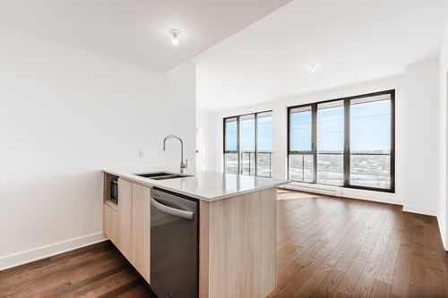 1424-200 Rue Marie-Charles-Le Moyne, Longueuil, QC, J4K8C2 | Card Image