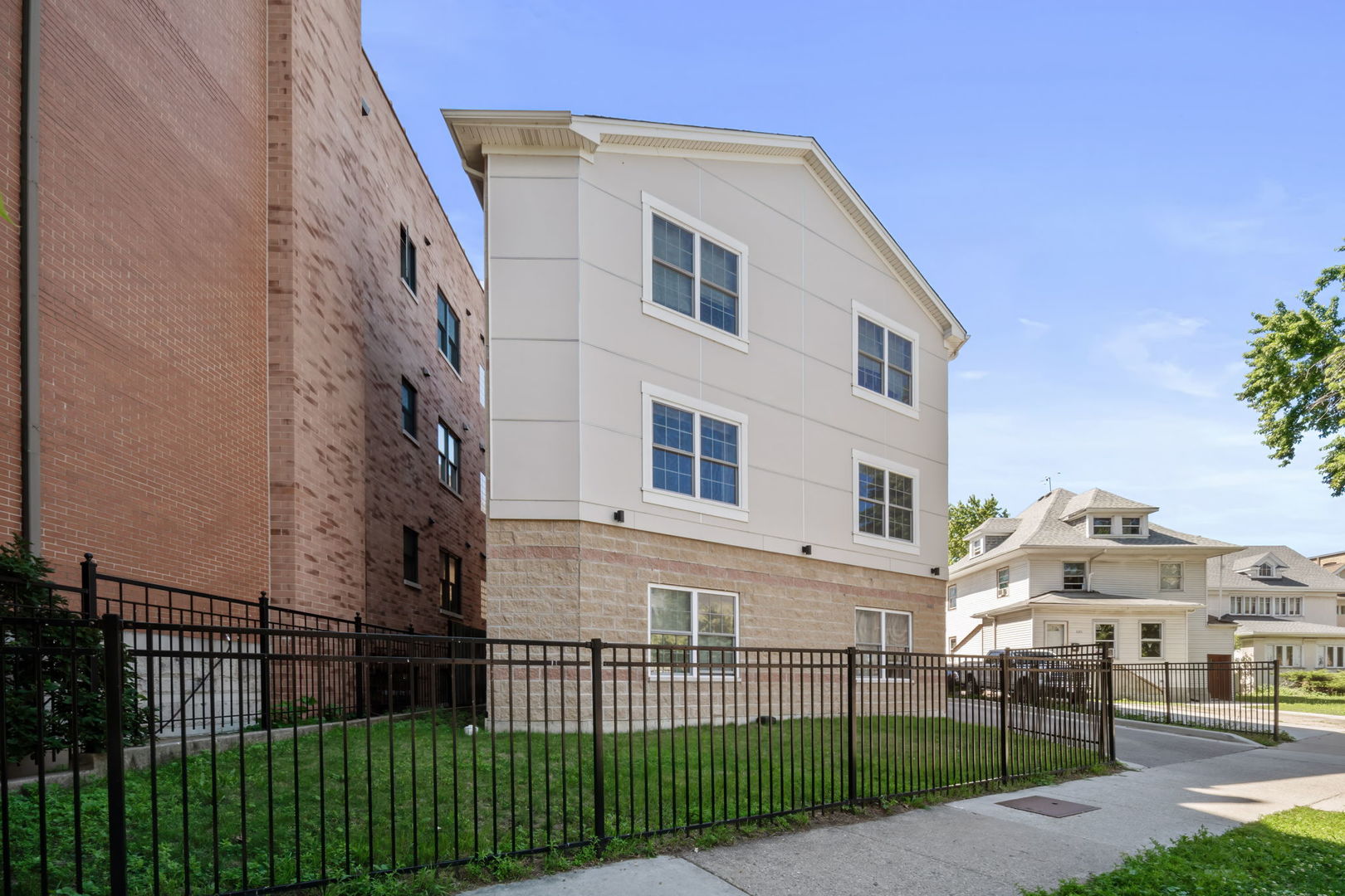 Commercial Sale in Chicago 2