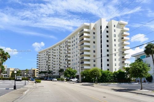 apt-613-401 Golden Isles Dr, Hallandale Beach, FL, 33009-7517 | Card Image