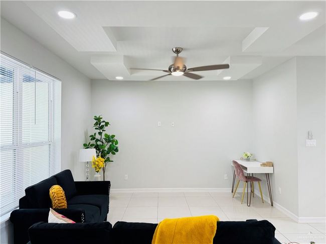 5512 N Crown Point, Townhouse with 3 bedrooms, 3 bathrooms and 2 parking in Pharr TX | Image 6
