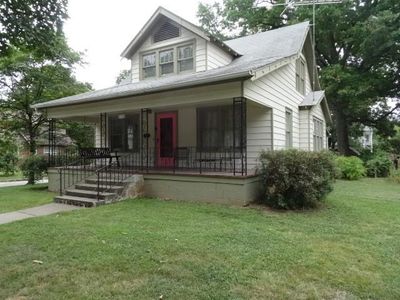 View of front of property with a porch and a front lawn | Image 1