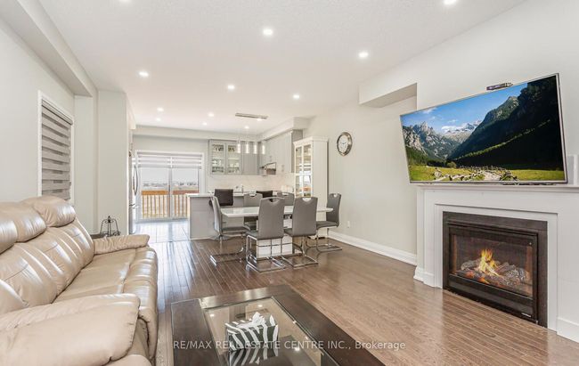 3 Dalbeattie Dr, House attached with 4 bedrooms, 3 bathrooms and 1 parking in Brampton ON | Image 6