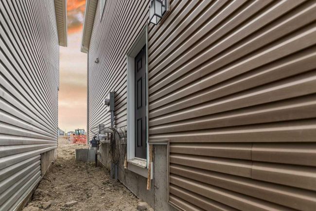 743 Bayview Hill Sw, Home with 3 bedrooms, 2 bathrooms and 2 parking in Airdrie AB | Image 4