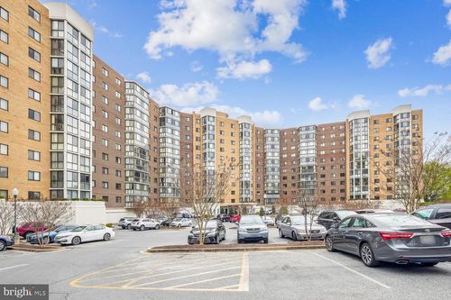 4-702-15100 Interlachen Dr, SILVER SPRING, MD, 20906-5611 | Card Image