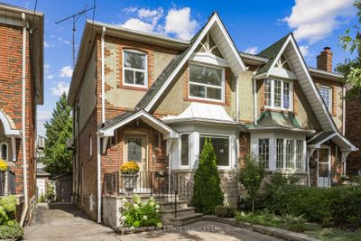 232 Fairlawn Ave, Home with 3 bedrooms, 2 bathrooms and 2 parking in Toronto ON | Image 2