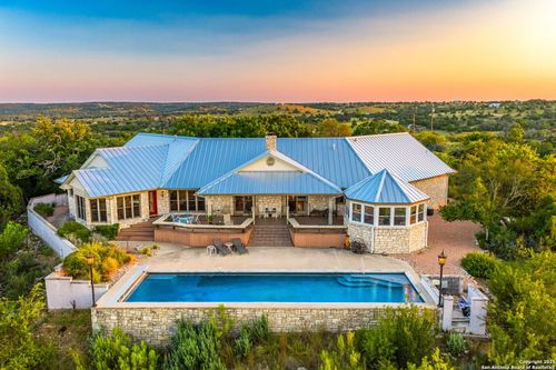 726 Paradise Ranch Rd, Fredericksburg, TX, 78624-7200 | Card Image