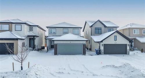 13 Gendron Way, Winnipeg, MB, R2C5T4 | Card Image