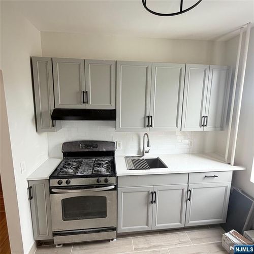 7111 Palisade Ave, North Bergen, NJ, 07047-5531 | Card Image