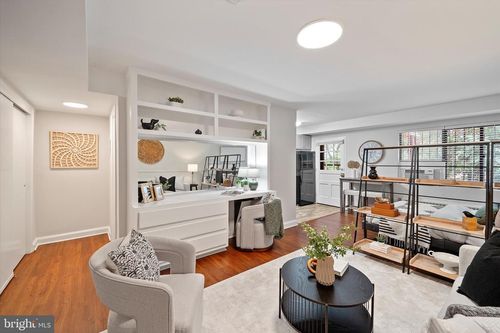 apt-104-z-1565 N Colonial Ter, ARLINGTON, VA, 22209-1425 | Card Image
