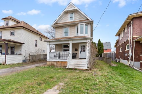 4761 Epworth Cir, Niagara Falls, ON, L2E1E1 | Card Image