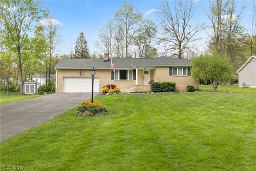 6987 White Oak Dr, Hubbard, OH, 44425-3055 | Card Image