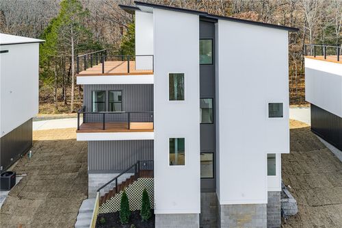 111 S Paddock Loop, Fayetteville, AR, 72701-4547 | Card Image