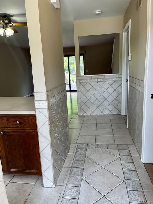 25871 New Forest Ct, Chesterfield, MI, 48051-2725 | Card Image