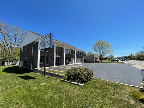 1-n-215 Waukegan Rd, Lake Bluff, IL, 60044-3017 | Card Image